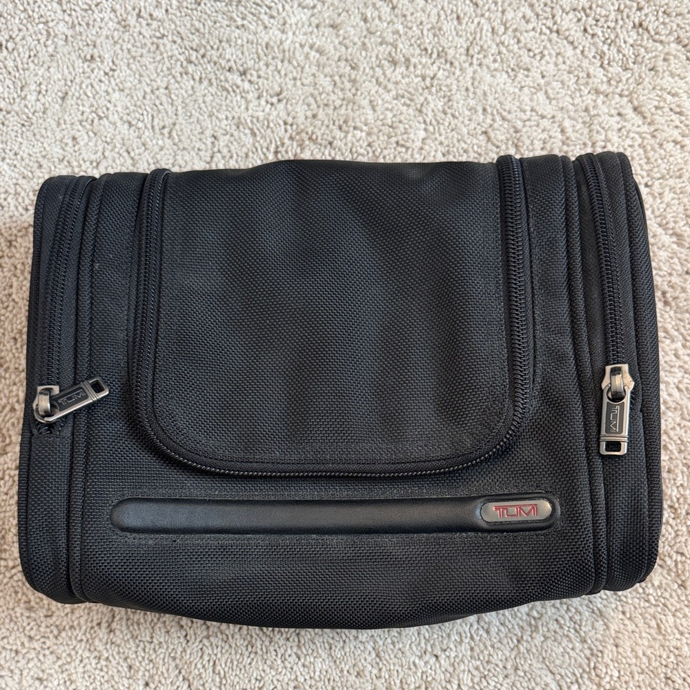 TUMI Black Toiletry Bag for Men Dopp Kit